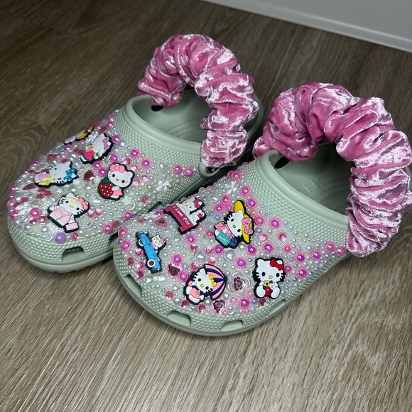 Hello Kitty Custom Crocs - Picture 3 of 6